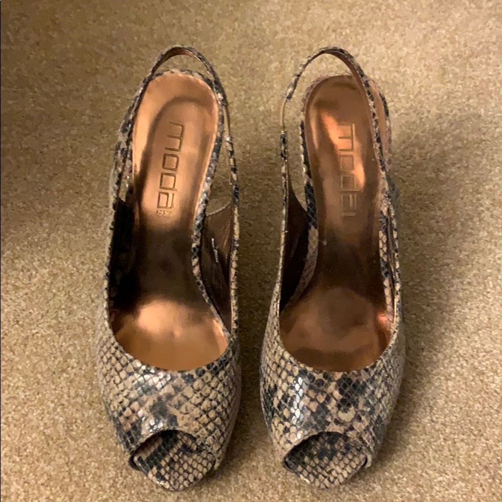 Open toe heel sandal